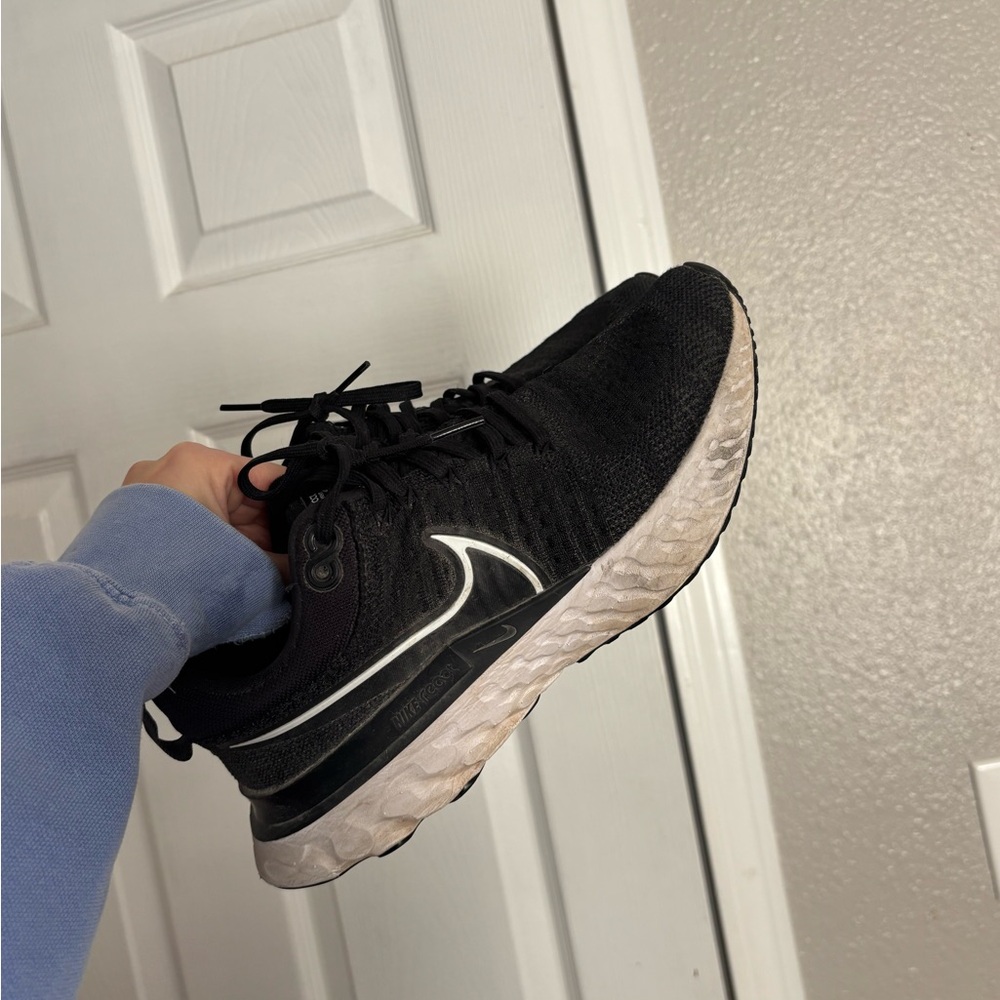Nike Women's Black and White Athletic Shoes
